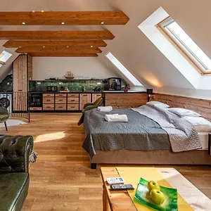 Castle Hill Premium Magyarország