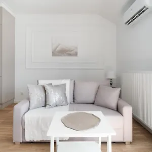 white-elegance-apartment-with-ac-parking-garage-poznan.poznan-hotels.com/