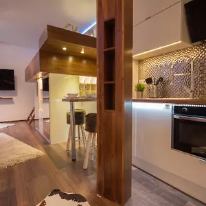 Apartment Gold