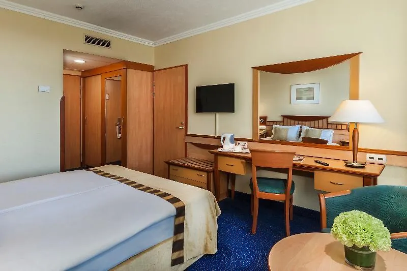 Danubius Hotel Helia Budapest 4*,